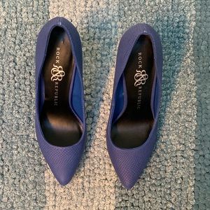 Rock & Republic Blue Pumps (never worn) size 6 MED